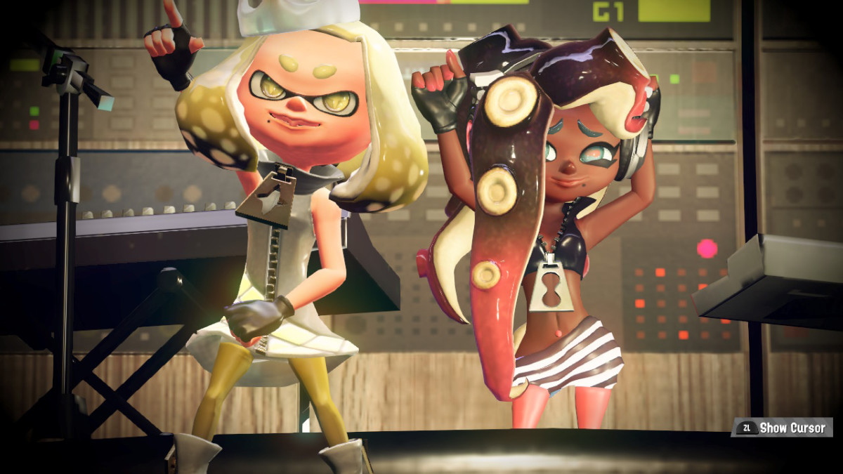 Pearl and Marina on stage during the Money vs Love Splatfest. 