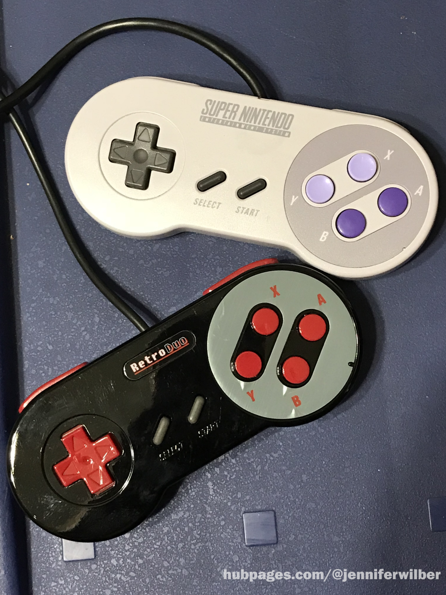 The official SNES controller compared to the Retro Duo controller.
