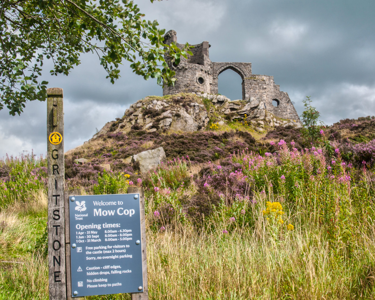 Mow Cop Castle in the Frame of an Amateur Photographer - HubPages