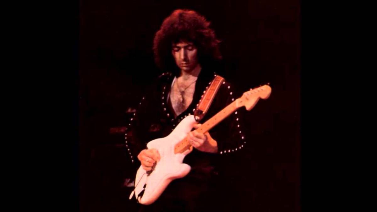 Fender Artist Series Stratocasters: Ritchie Blackmore vs. Yngwie Malmsteen
