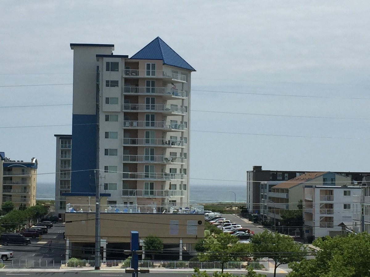 公寓建筑群有各种大小，比如马里兰州的这个海滩景点。