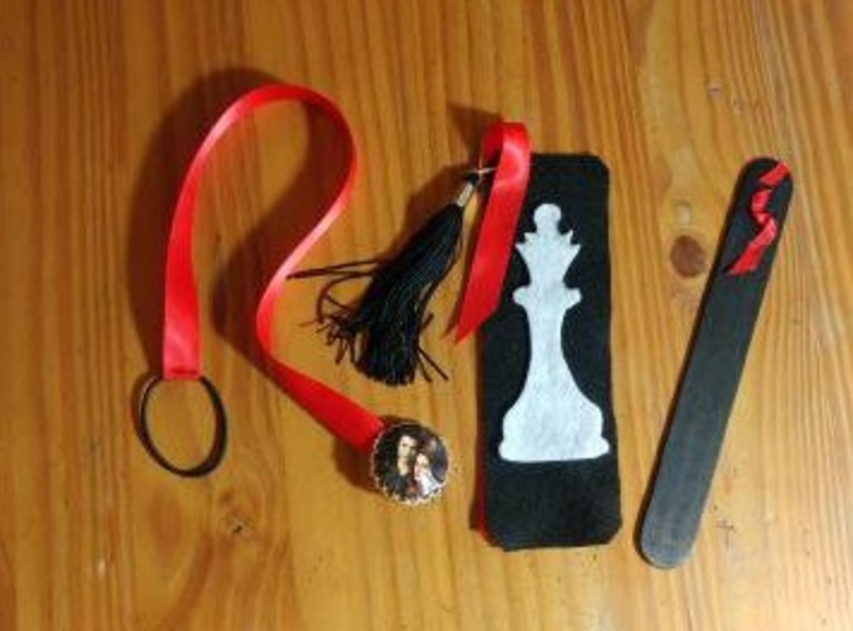 3 Twilight-Inspired DIY Bookmark Crafts