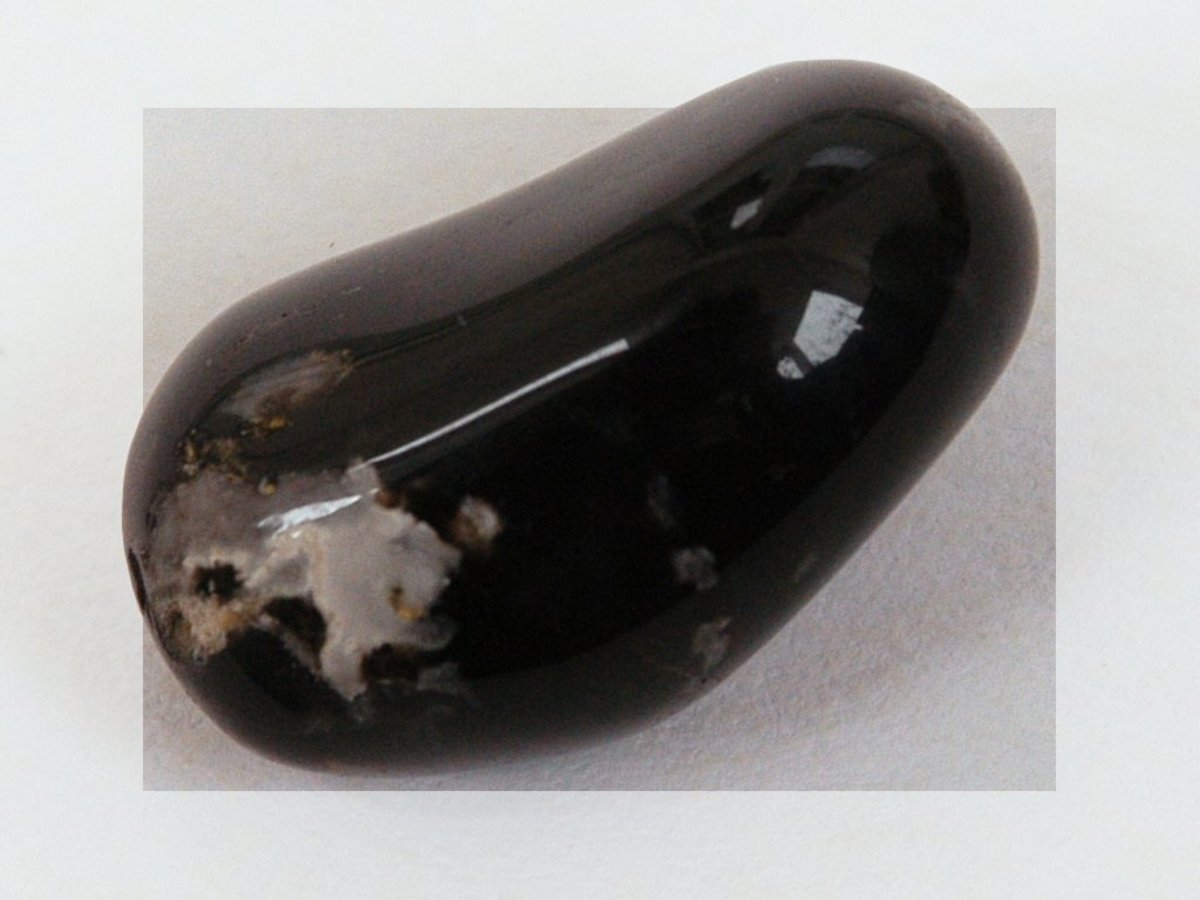 Onyx is a balancing crystals that brings strength during difficult times.