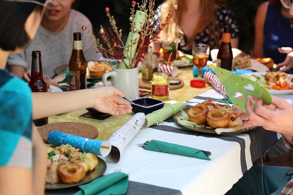 Be a great party guest by avoiding these behaviors. 