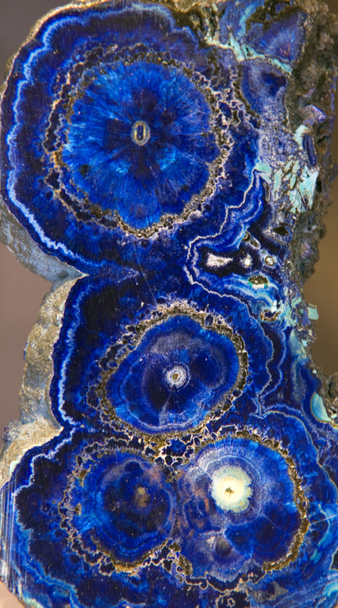 Azurite can bring understanding of why fears and phobias have developed. 