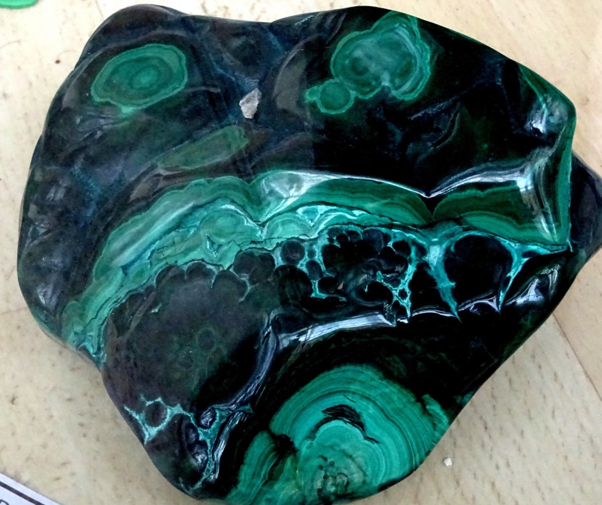 Wearing malachite jewelry forms strong bonds with nature and the fairy kingdom. 