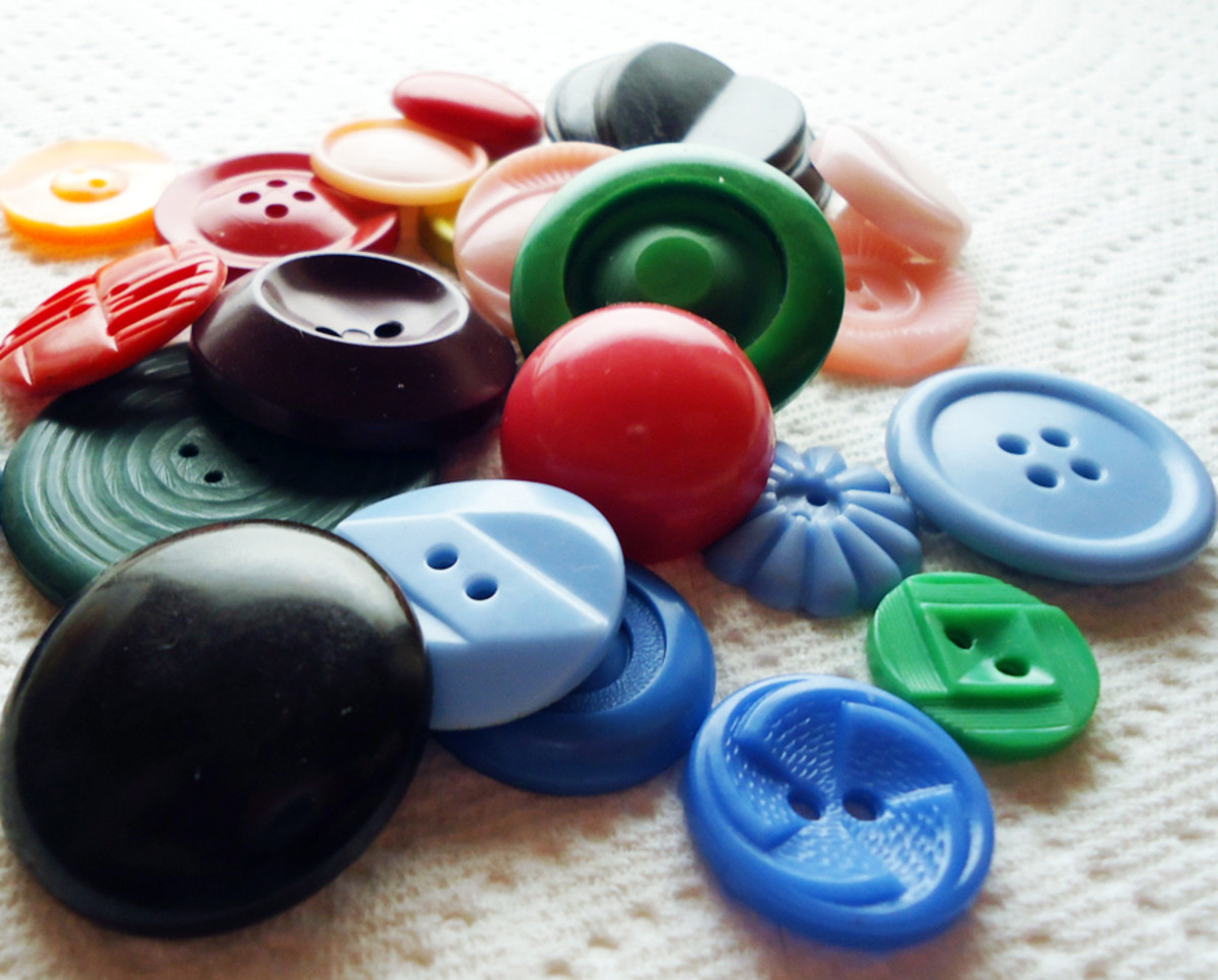 19 pcs Red & Orange Buttons Plastic Vintage Buttons