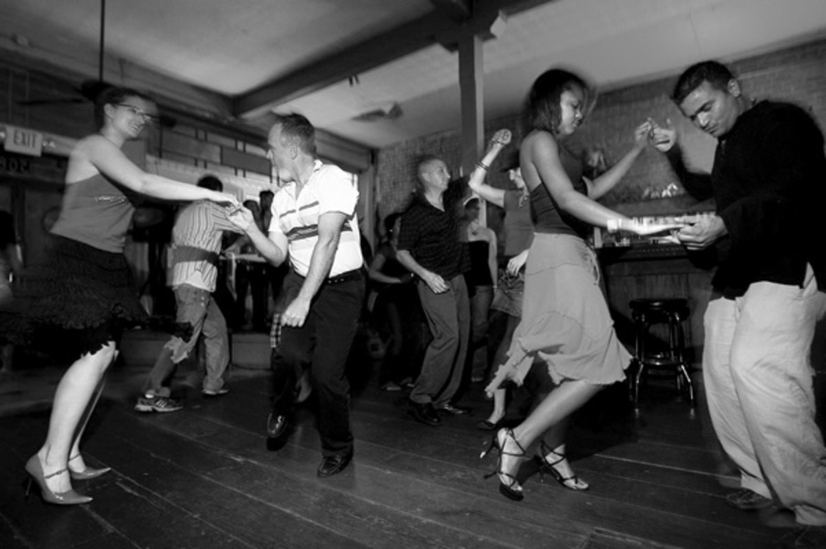 10-benefits-of-dancing-salsa-for-men-and-women-reasons-why-you-should-learn-how-to-dance-salsa