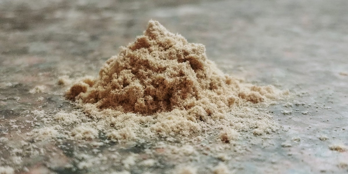 Slippery Elm. Naturally encourages healthy mucus production. Calms a dry, itchy cough and soothes a sore throat.