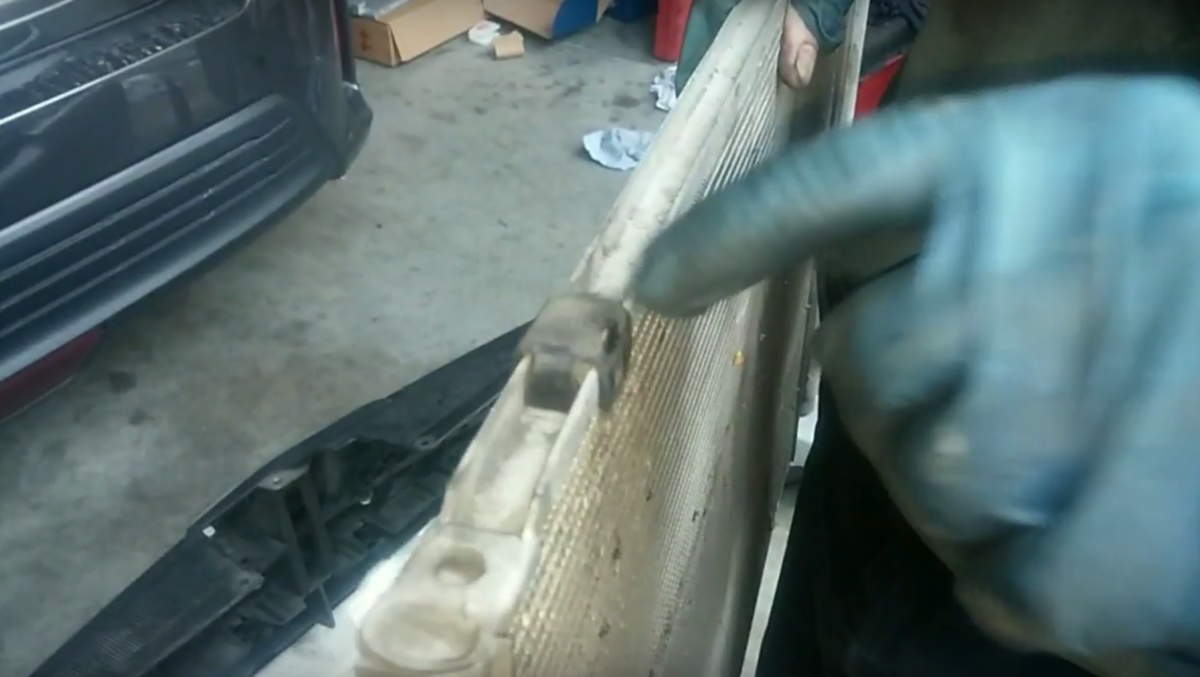 Toyota Sienna AC Service: Condenser Replacement (With Video)