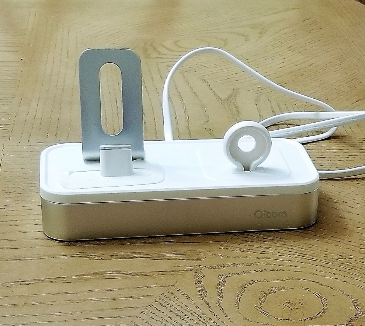 Review of Oittm 5-in-1 Apple Watch & iPhone Charging Stand