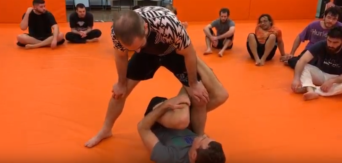 How to use this type of guard in jiu jitsu