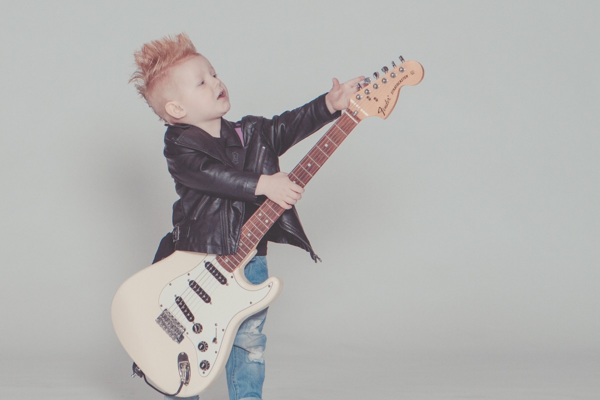 How to Choose Guitar Lessons for Your Child