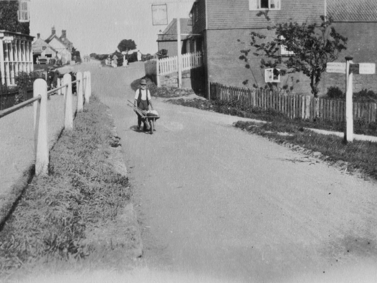 Historical Photography. Swan Inn, Woods Corner.