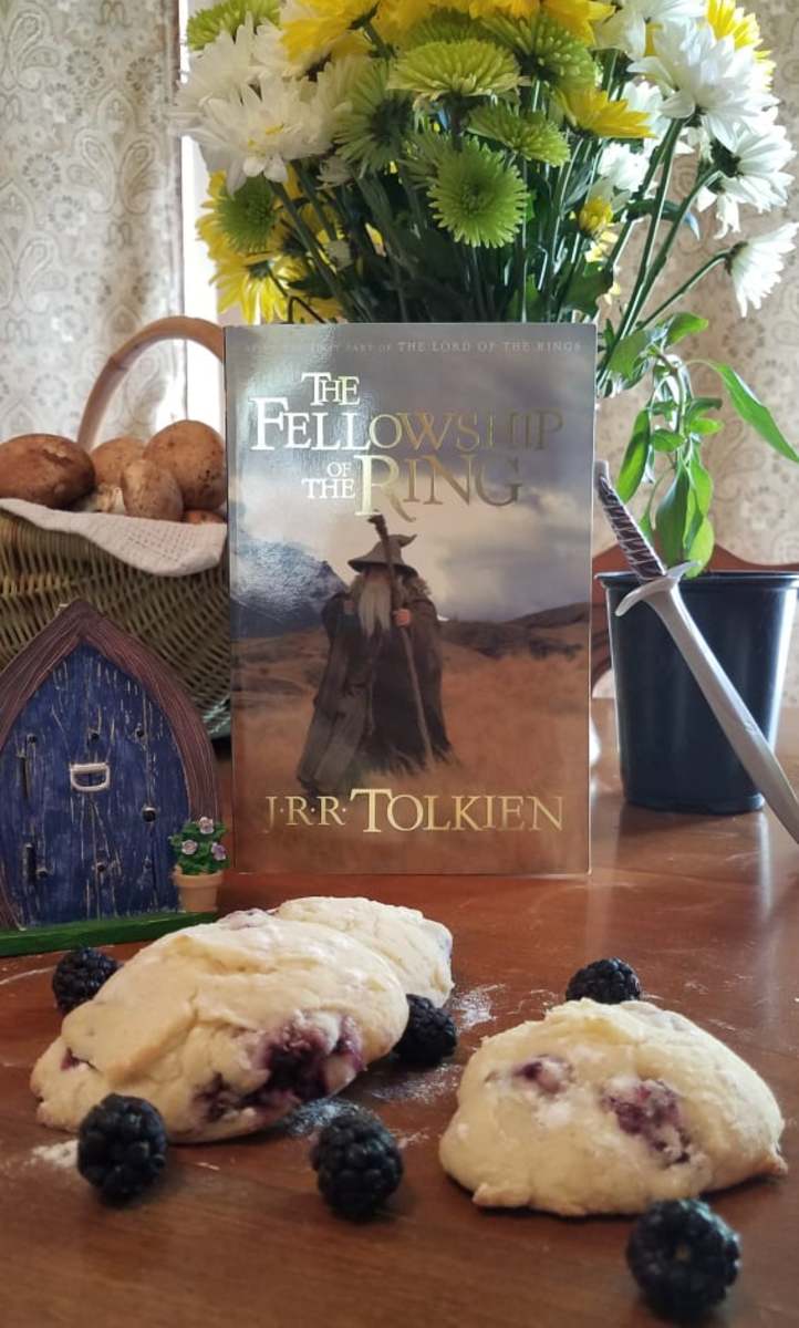 The Fellowship of The Ring by JRR Tolkien - Discussion Questions, PDF, Bilbo Baggins