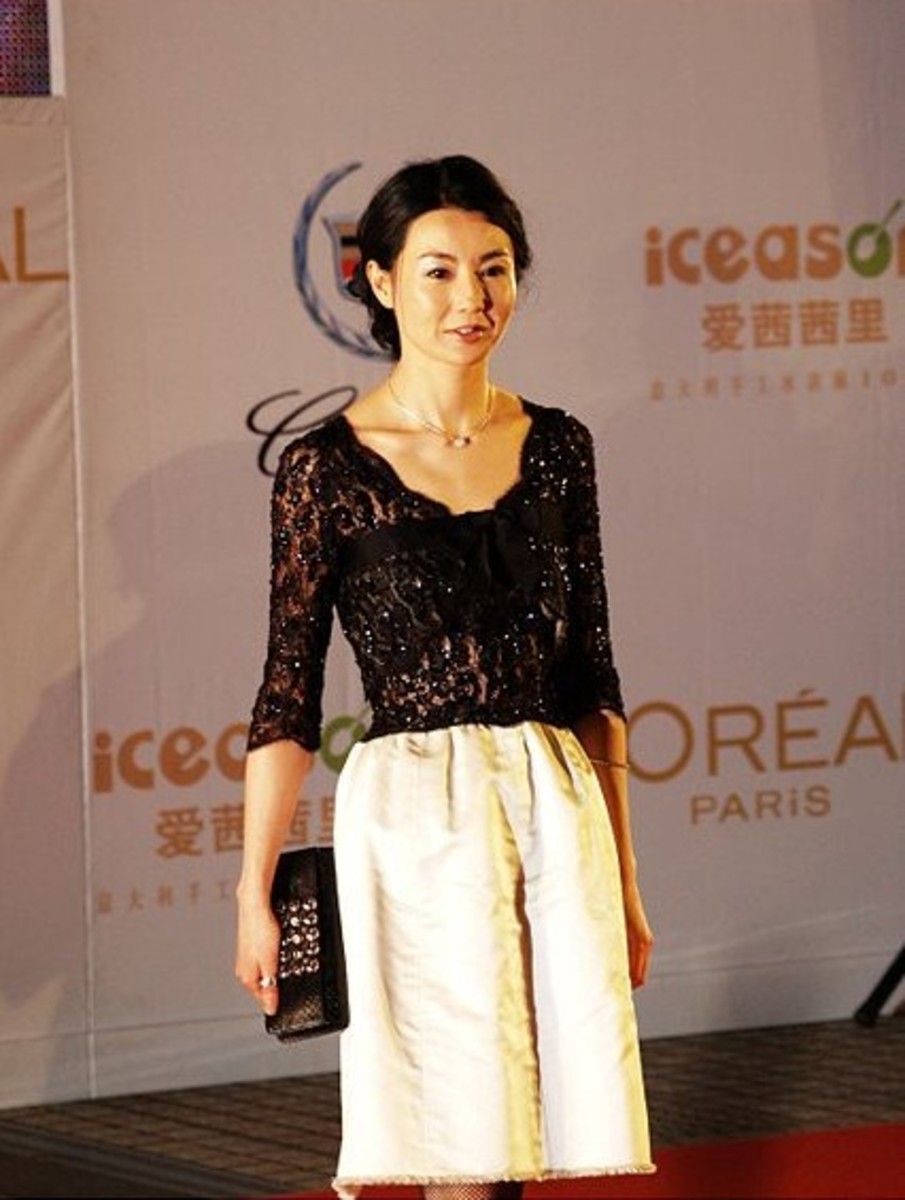 Maggie Cheung looking stylish and sophisticated. 