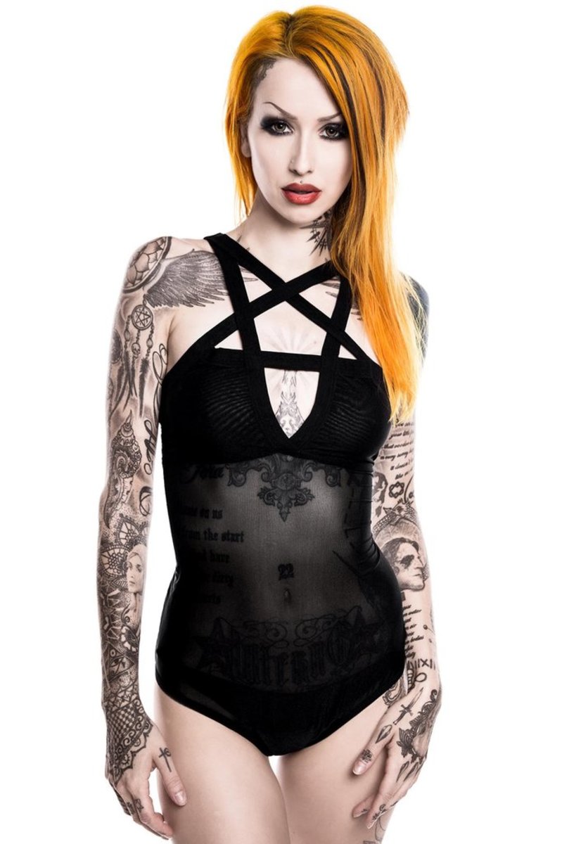 summer-guide-for-goth-girls