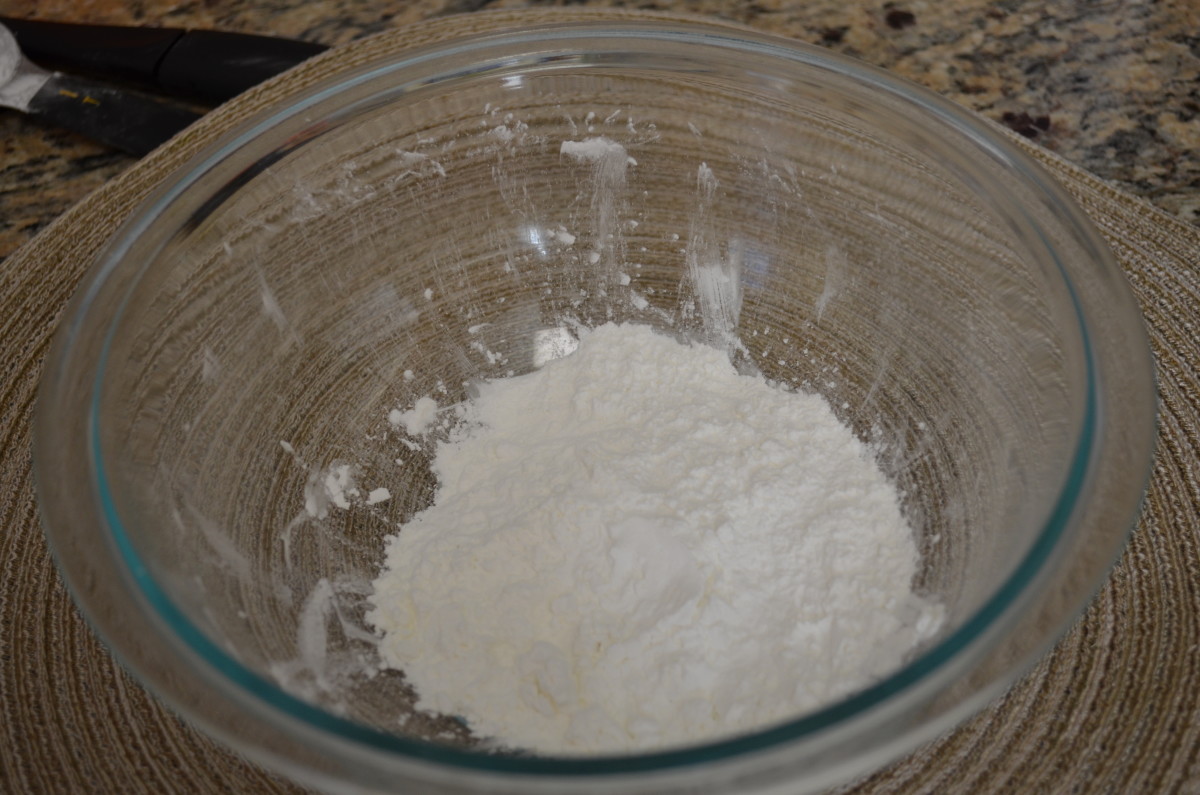 Mix 2 tablespoons baking soda and 6 tablespoons cornstarch in bowl.