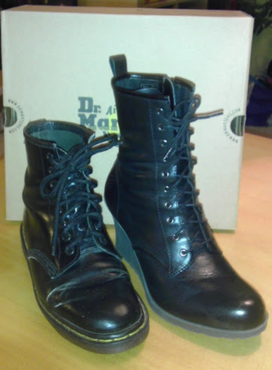 Compared to my well-worn (and very well-loved!) smooth 1460s, the Marcie boot stands head and shoulders (ok, ankle and laces) above its thick, less graceful cousin, gloriously ladylike yet just as protective.