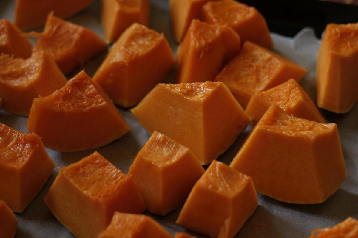 Pumpkin is delicious, but it can also be used to improve the health of your hair. 