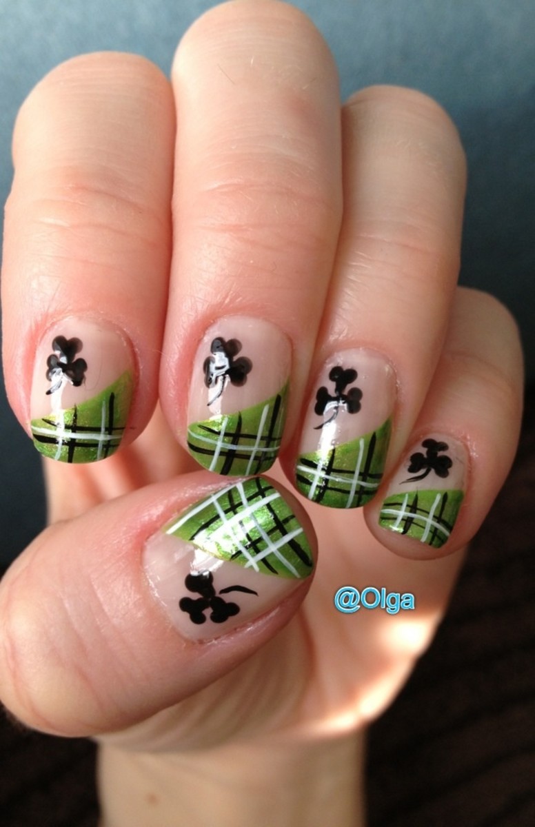 checkered nails
