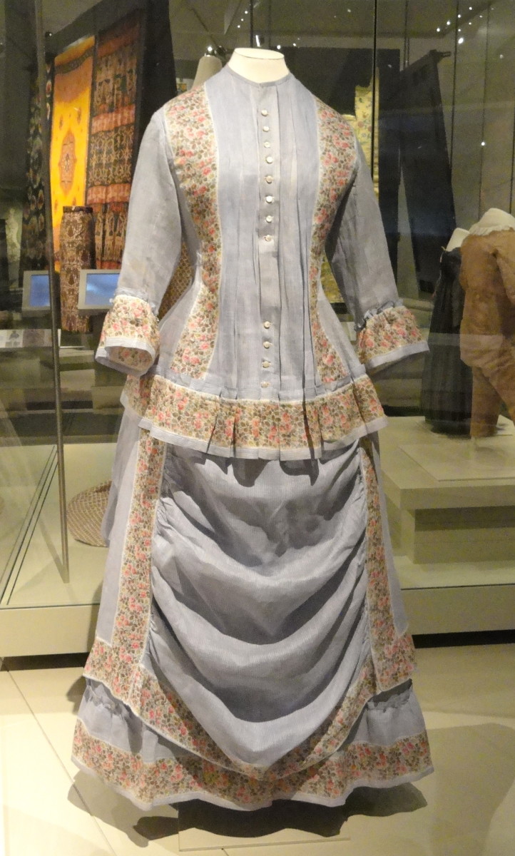 Summer dress circa 1870-74 cotton tabby with horizontal draping on the front of the skirt