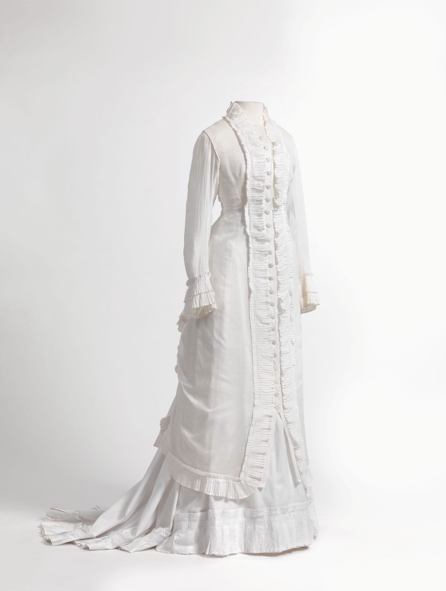 The Bustle Era Women S Fashions Of The 1870s And 10s Bellatory