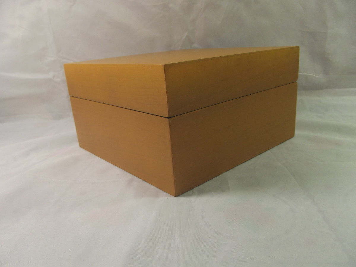 Box containing Replica Panerai Luminor Marina