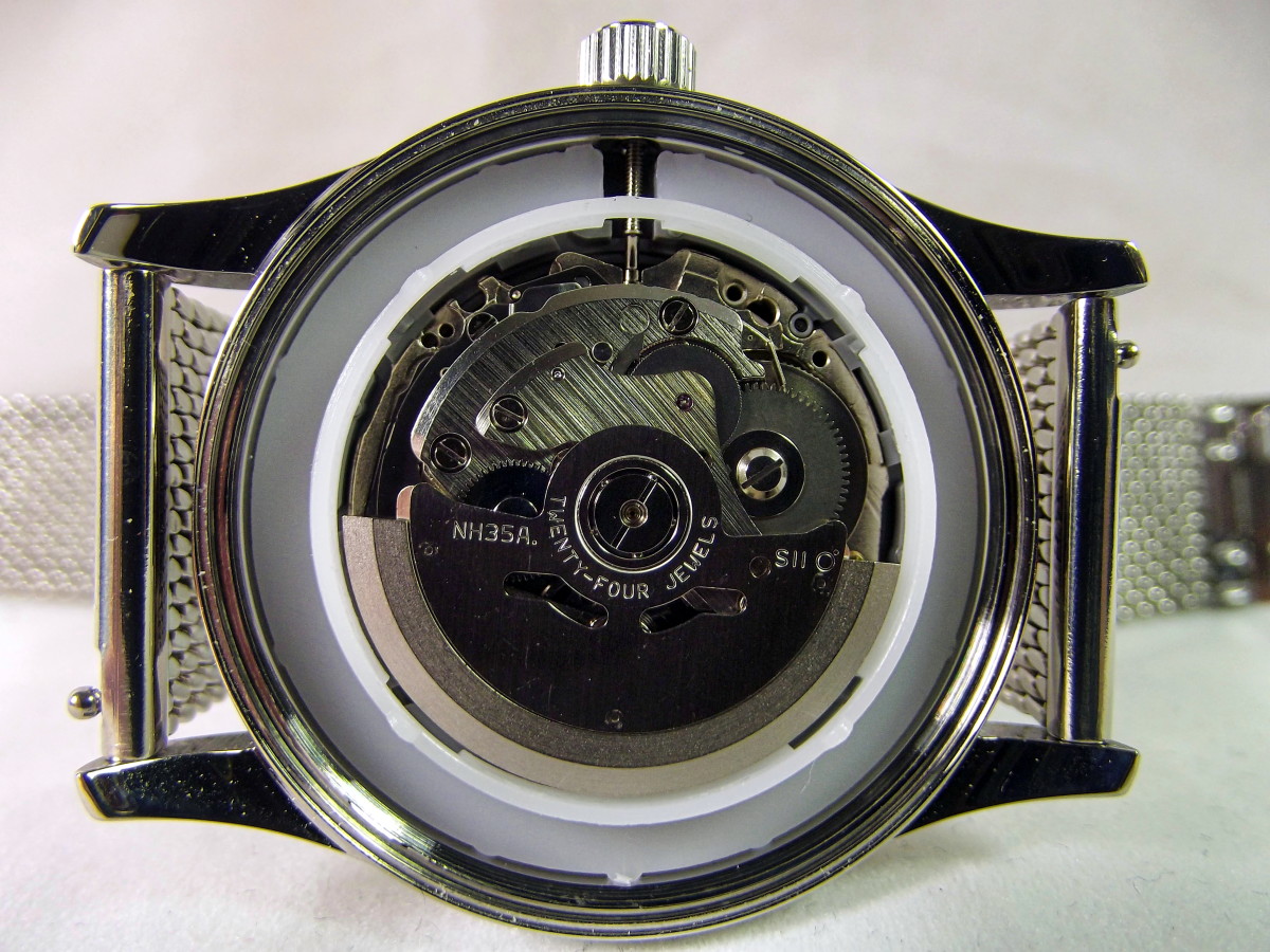 The William Gregor BWG30090-203 watch is fitted with a Seiko NH35A automatic movement