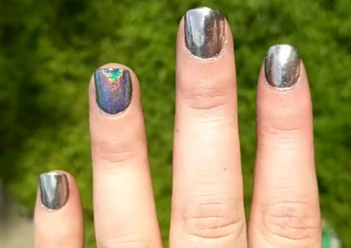 Nails DIY: How to Use Multichrome or Holographic Powder Without Gel Nail  Polish - Bellatory