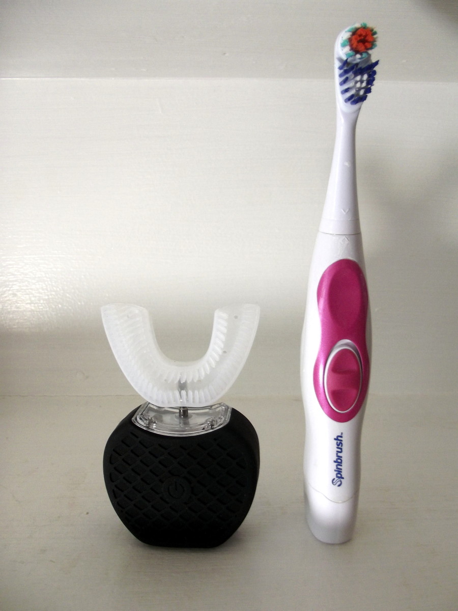 V-White 360° alongside traditional sonic toothbrush