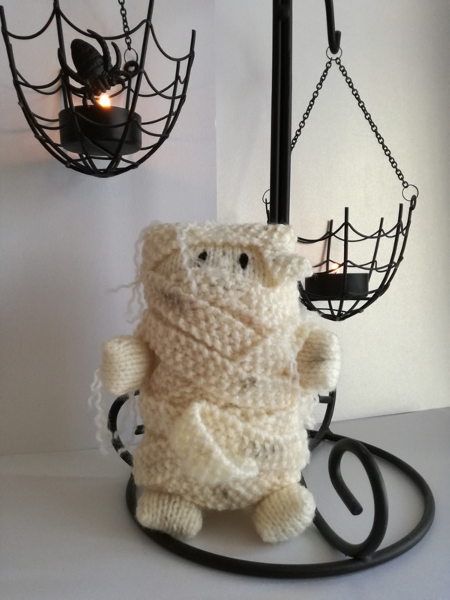 How to Knit a Halloween Mummy Doll (With Pattern)