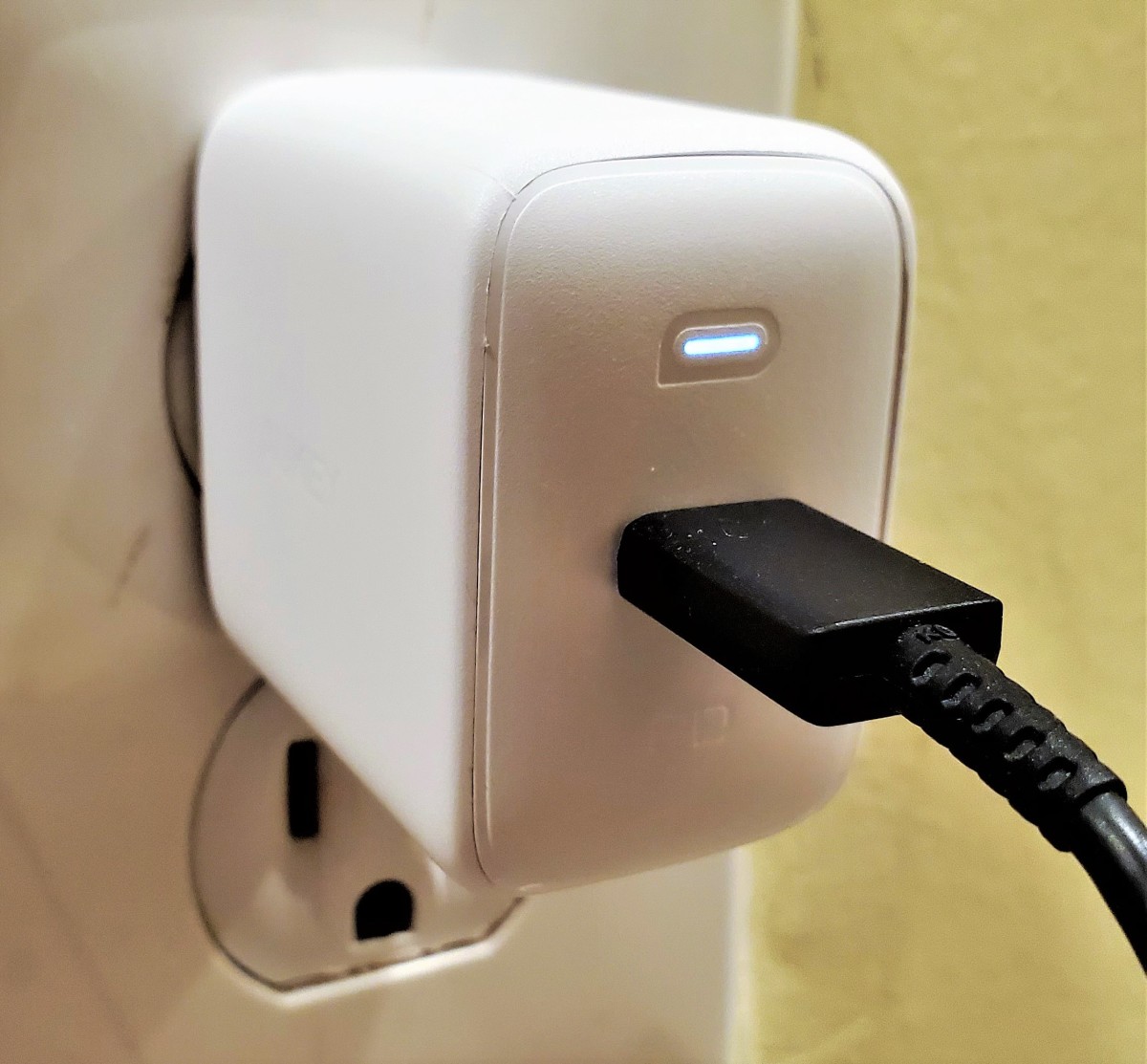 Aukey 61W PD Wall Charger: The Smallest Laptop Adapter?