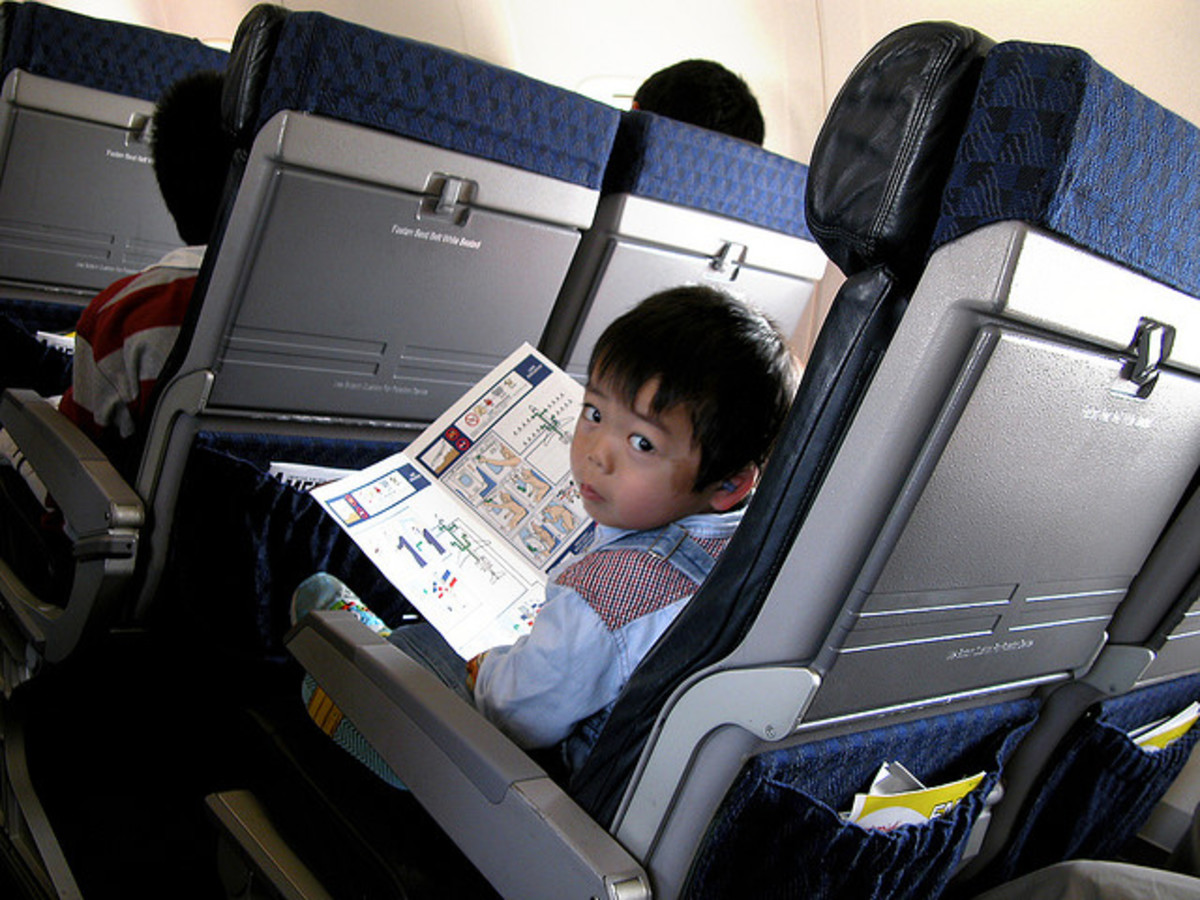 7 Tips for Traveling With a Small Child by Air