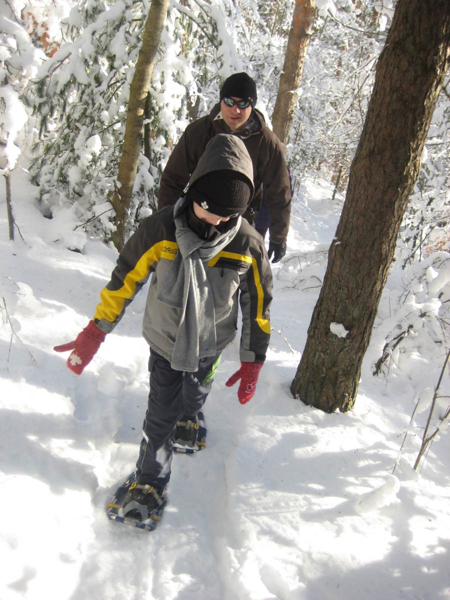 family winter activities on Top 5 Cheap And Fun Outdoor Winter Activities For Families Wehavekids