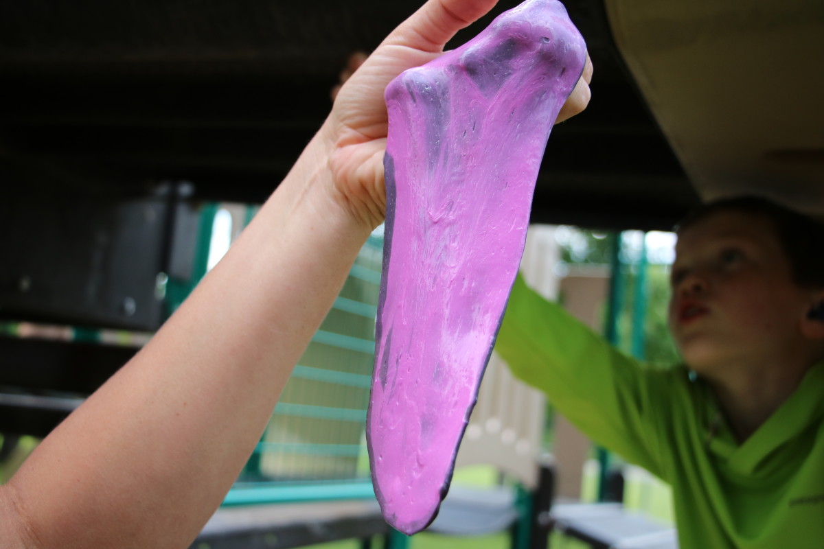 On a hot day, the pink/black thermochromic slime will turn a pink color. When the temperature cools, it will shift back to black. Experiment with friction, body heat, and ice cubes to change the color of the slime!