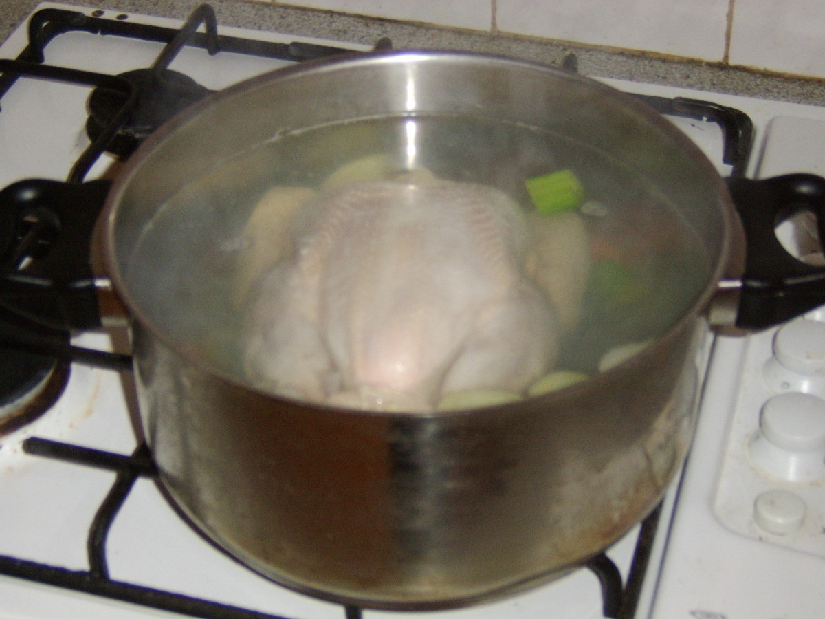 Chicken stock in preparation
