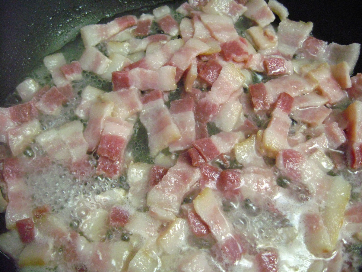 Cook the diced bacon in a pan with 4 tablespoons of water on medium heat, for about 10 minutes, or until it gets a golden color.