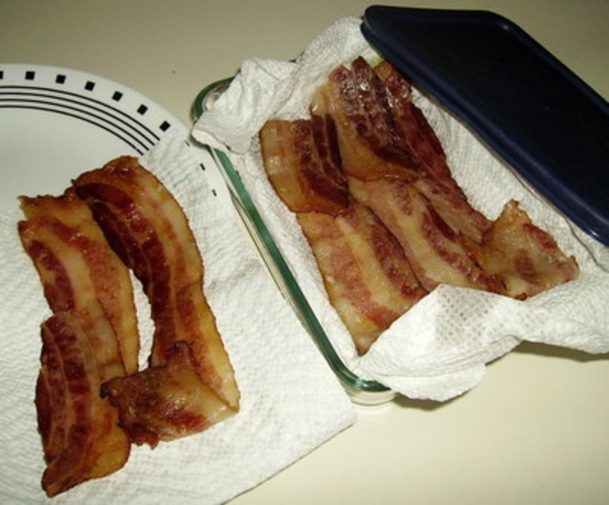 I like to stack the drained bacon in a glass container that has a tight fitting lid to store the bacon in the refrigerator. I layer the bacon with paper towel between the layers.