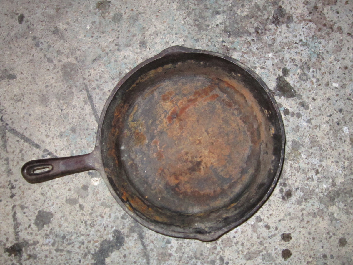 How to Clean a Cast Iron Pan With Baking Soda and Elbow Grease - Delishably