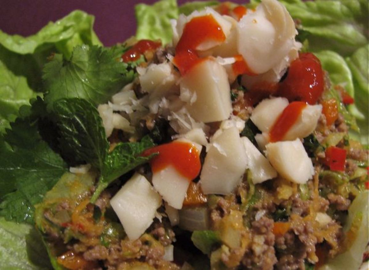 Thai style ground beef as an entrée, with chopped macadamias and chili sauce.