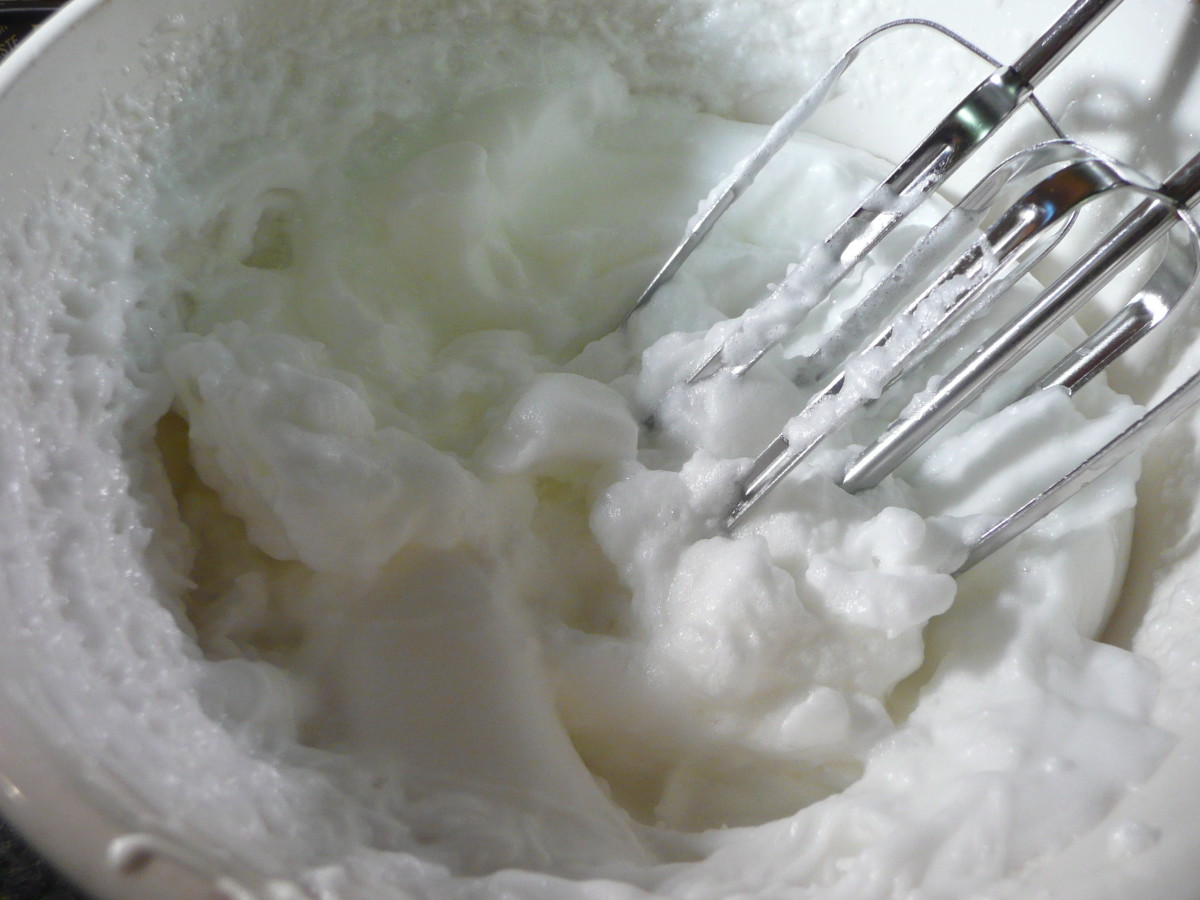 Making perfect fluffy egg whites for meringue or pancakes