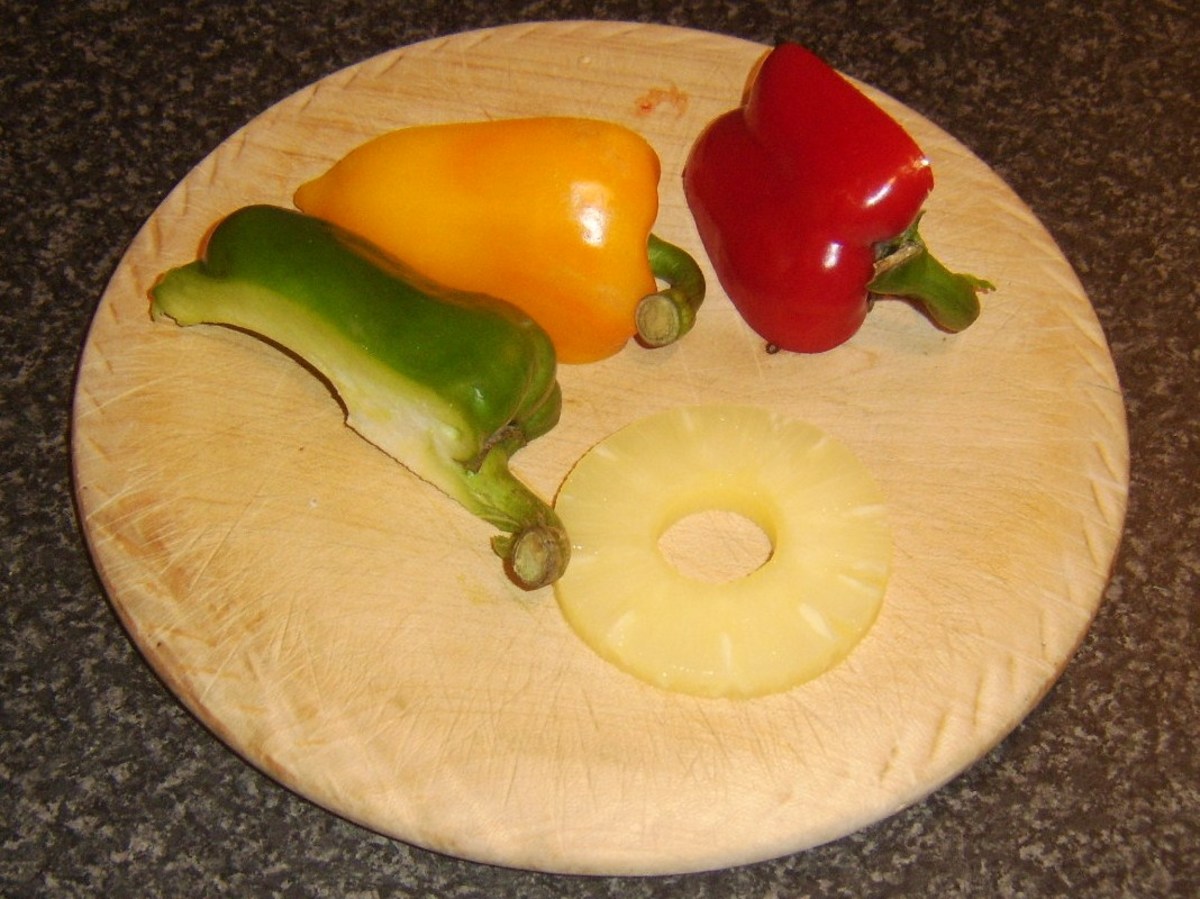 Bell peppers and pineapple ring for en croute filling