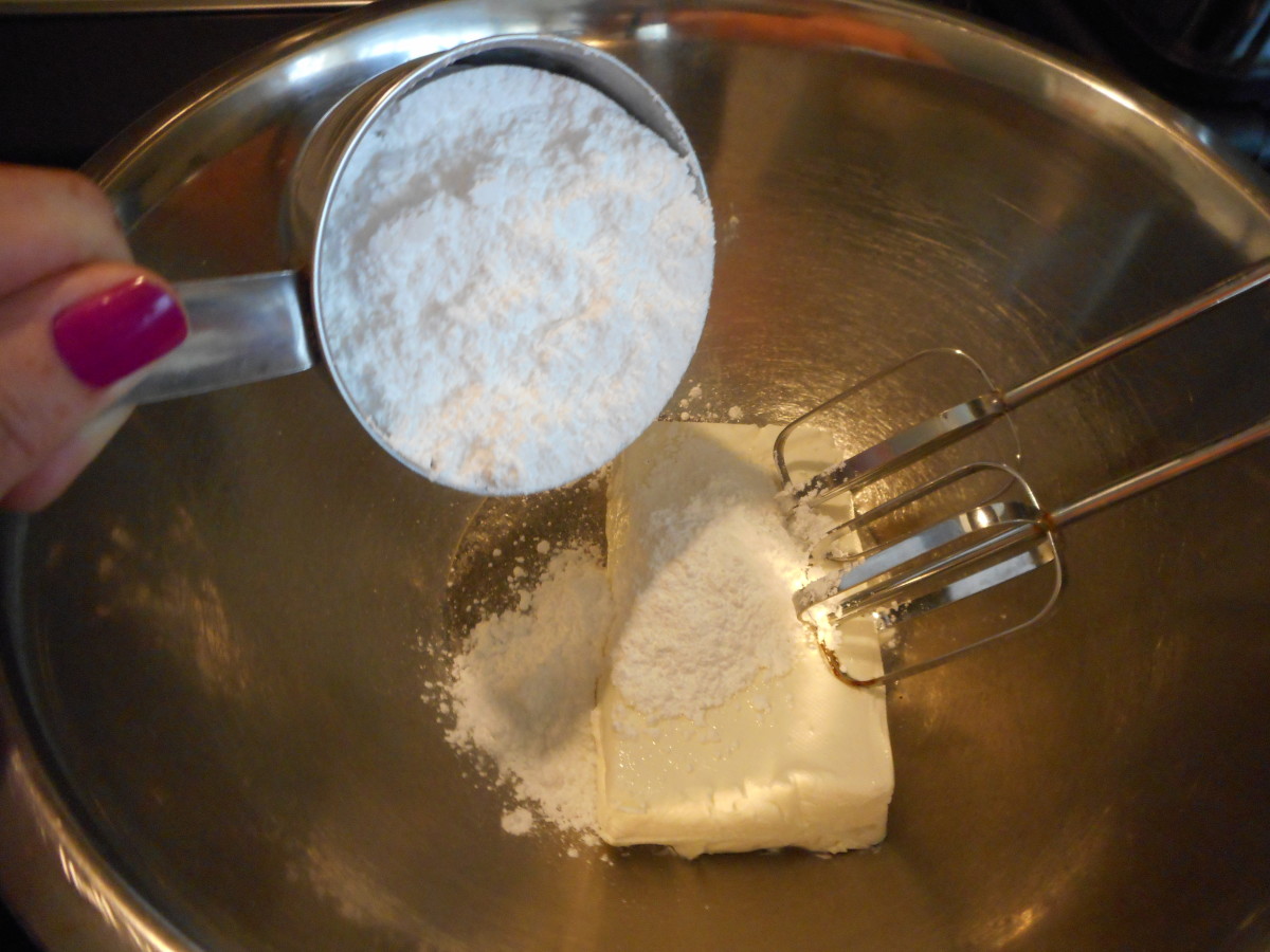 Blend cream cheese, powdered sugar and lemon juice until creamy.