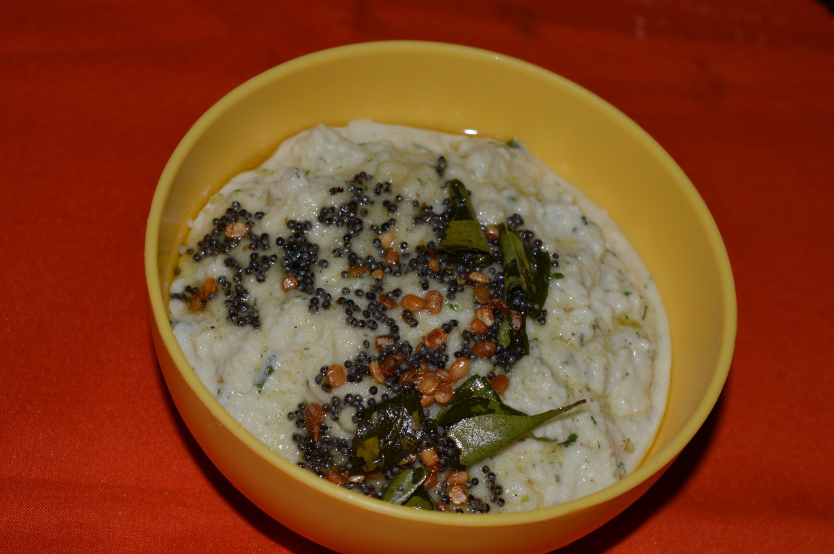 Coconut chutney with tempering on top.