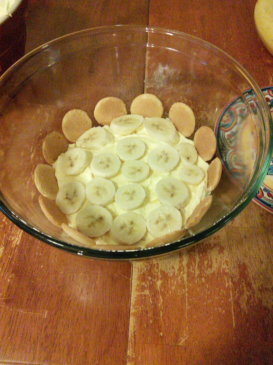 Put a layer of sliced bananas on top of the pudding. Keep layering.  