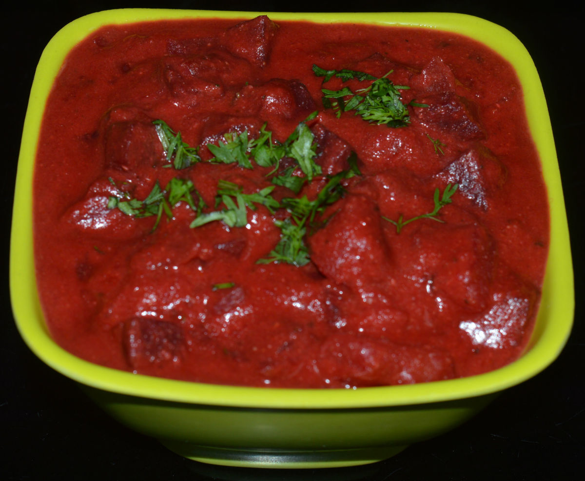 beetroot-kurma-or-spicy-beetroot-curry-in-white-sauce