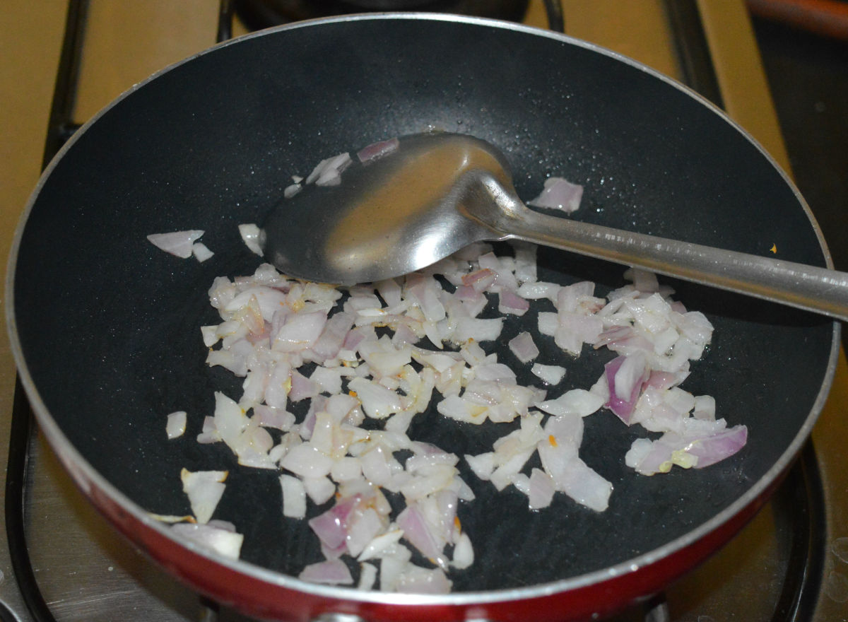 Step two: Heat oil in a deep-bottomed pan. Throw in chopped onions, minced ginger, and minced garlic. Saute until onions turn golden brown.