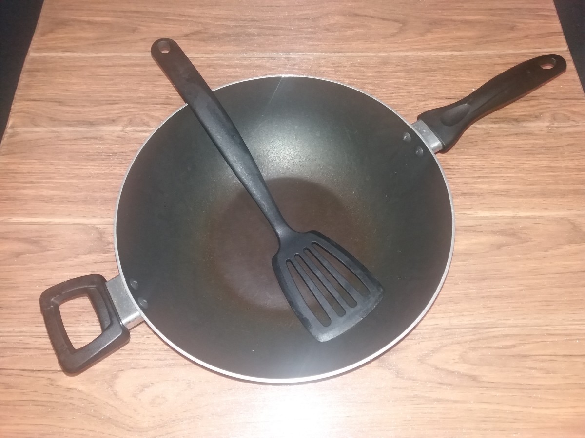 Utensils for cooking the dish: nonstick pan and cooking spoon