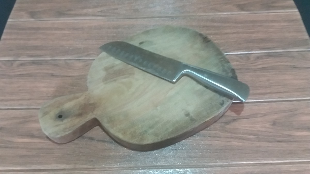 Knife and chopping board